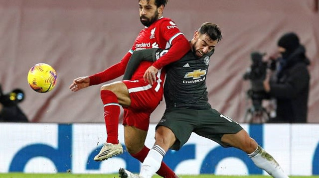 ברונו פרננדס, מוחמד סלאח (צילום: PHIL NOBLE/POOL/AFP via Getty Images)