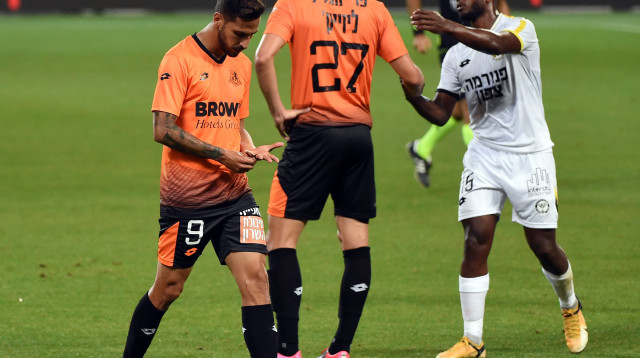 אלמוג בוזגלו, מתיאה ליואיץ', אביב אברהם (צילום: ברני ארדוב)