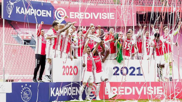 שחקני אייאקס (צילום: Angelo Blankespoor/Soccrates/Getty Images)