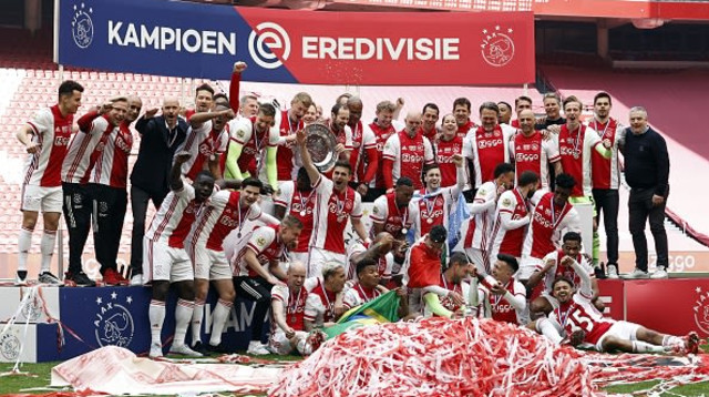 שחקני אייאקס (צילום: Angelo Blankespoor/Soccrates/Getty Images)