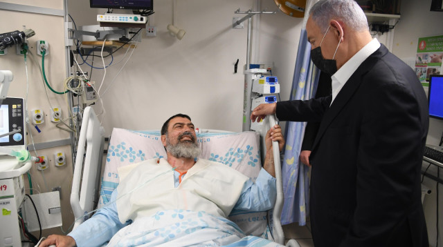 הראש הממשלה בנימין נתניהו מבקר את הפצועים ממירון (צילום: חיים צח, לע"מ)