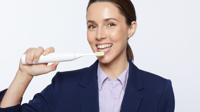 מברשת שיניים חשמלית Toothwave בשילוב גלי רדיו של חברת סילקן (צילום: Roman Daly)
