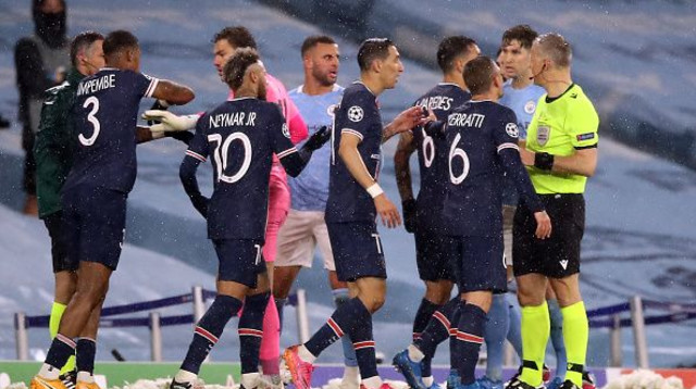 שחקני פריז סן ז'רמן כועסים (צילום: Martin Rickett/PA Images via Getty Images)