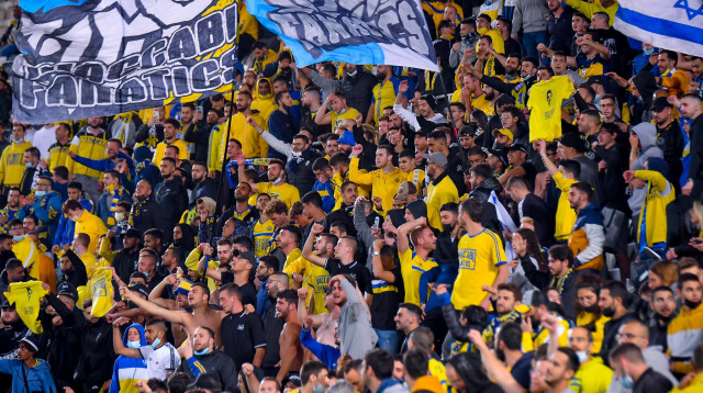 אוהדי מכבי תל אביב (צילום: אריאל שלום)