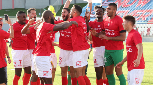 הפועל נוף הגליל חוגגת עלייה לליגת העל (צילום: אודי ציטיאט)