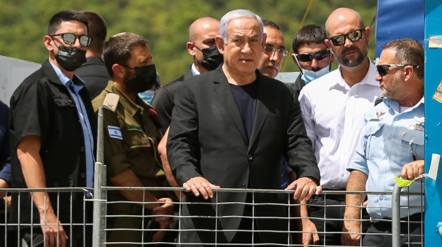 נתניהו, אוחנה ושבתאי בזירת אסון הר מירון (צילום: דוד כהן, פלאש 90)