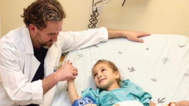 כוכבי עם ד"ר גורביץ (צילום: דוברות מרכז שניידר)