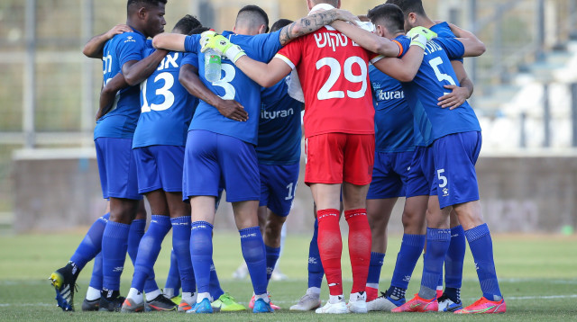 שחקני עירוני קריית שמונה (צילום: מאור אלקסלסי)