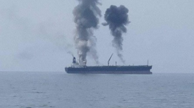 פיצוץ בספינה בסוריה (צילום: רשתות ערביות)