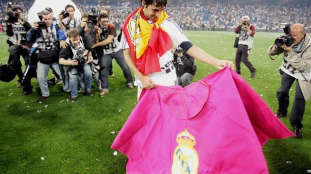 ראול חוגג אליפות דרמטית ב-2007 (צילום: BRU GARCIA/AFP via Getty Images)