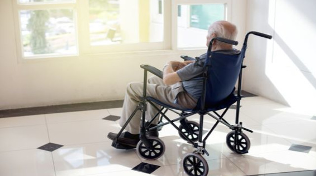 קשיש סיעודי (צילום: Shutterstock)