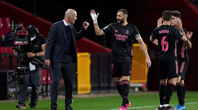 קארים בנזמה וזינדין זידאן (צילום: Quality Sport Images/Getty Images)