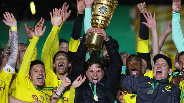 אדין טרזיץ' חוגג זכייה בגביע (צילום: Martin Rose / Staff)