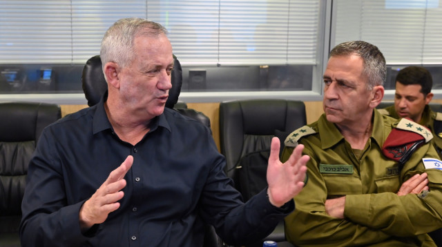 אביב כוכבי, בני גנץ (צילום: אריאל חרמוני, משרד הביטחון)