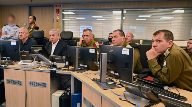 אביב כוכבי, בנימין נתניהו, בני גנץ (צילום: אריאל חרמוני, משרד הביטחון)