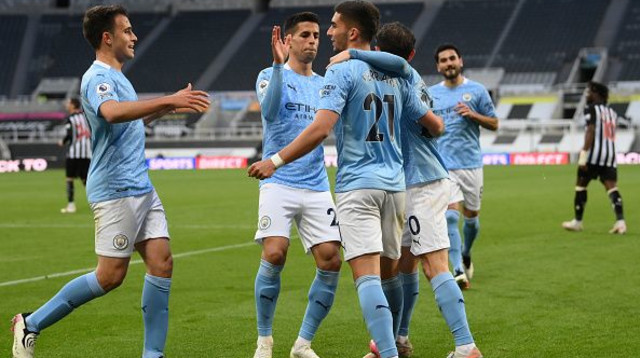שחקני מנצ'סטר סיטי חוגגים (צילום: Stu Forster/Getty Images)