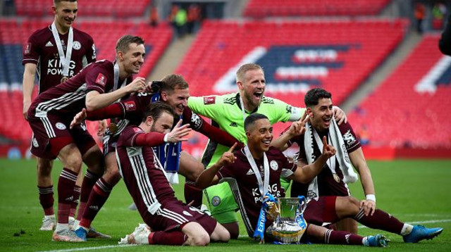 שחקני לסטר חוגגים (צילום: Marc Atkins/Getty Images)