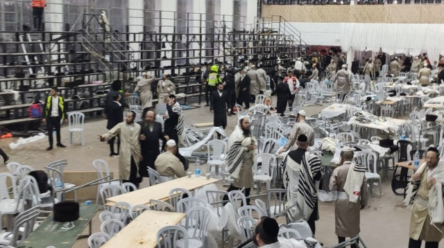 קריסת הטריבונה בבית כנסת בגבעת זאב (צילום: דוברות כיבוי והצלה)