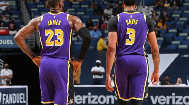 לברון ג'יימס, אנתוני דייויס (צילום: Layne Murdoch Jr./NBAE via Getty Images)