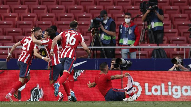 לואיס סוארס ושחקני אתלטיקו מדריד חוגגים (צילום: Burak Akbulut/Anadolu Agency via Getty Images)