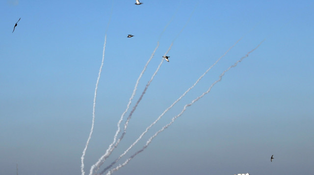 ירי רקטות (צילום: רויטרס)