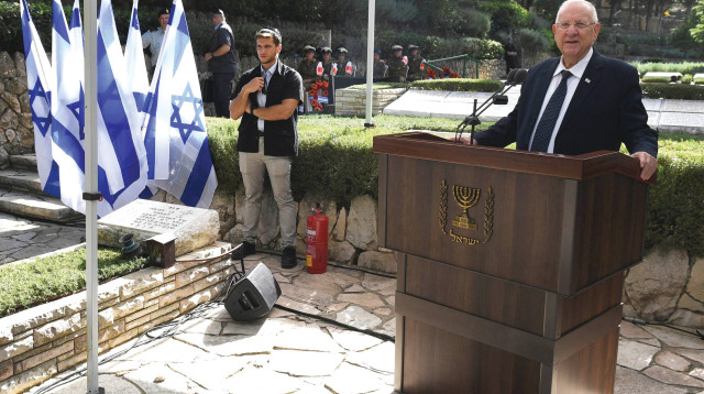 הנשיא ריבלין באזכרה של דוד רזיאל  (צילום: לע"מ)