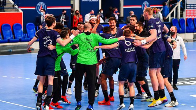 שחקני פ.ס.ז' חוגגים (צילום: Baptiste Fernandez/Icon Sport via Getty Images)