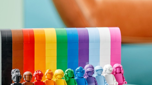 הערכה הגאה של לגו (צילום: לגו)