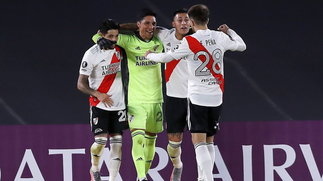 אנסו פרס ושחקני ריבר חוגגים (צילום: Juan Ignacio Roncoroni - Pool/Getty Images)