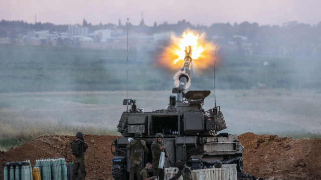 ירי ארטילרי לעזה (צילום: יונתן זינדל, פלאש 90)