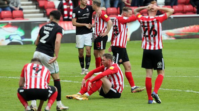 שחקני סנדרלנד לא מאמינים (צילום: Ian Horrocks/Sunderland AFC via Getty Images)