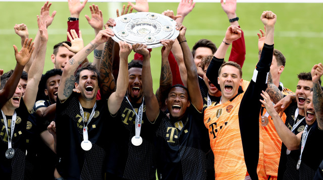 שחקני באיירן מינכן חוגגים את האליפות (צילום: Alexander Hassenstein/Getty Images)