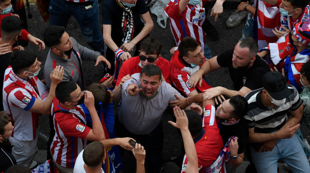 אוהדי אתלטיקו מדריד חוגגים את האליפות (צילום: OSCAR DEL POZO/AFP via Getty Images)