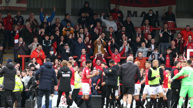 שחקני מורקאמב חוגגים (צילום: Charlotte Tattersall/Getty Images)