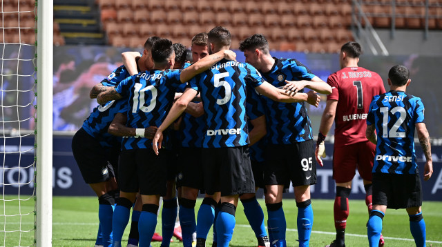 שחקני אינטר חוגגים (צילום: MIGUEL MEDINA/AFP via Getty Images)