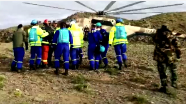  כוחות ההצלה באזור בו קפאו למוות רצי האולטרא-מרתון בסין (צילום: צילום מסך China Central Television, רויטרס)