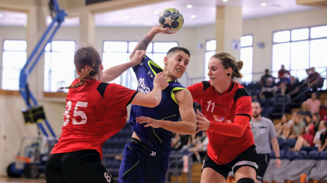 ניצן דונאי, קטיה מלניק, לולדה קוזמינה (צילום: הדר ואן קולא איגוד הכדוריד)