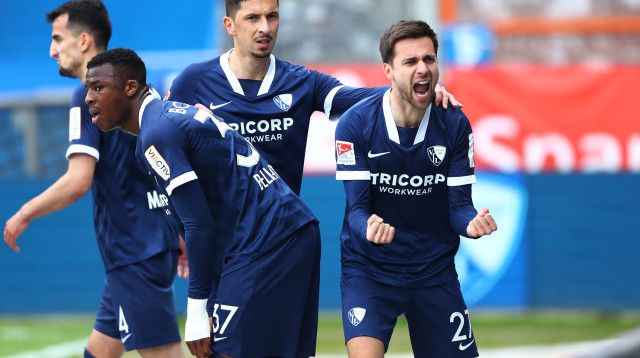 שחקני בוכום (צילום: Christof Koepsel/Getty Images)