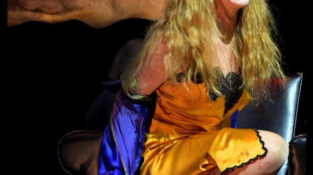 שי בלוך, מתוך "המדיום" (צילום: יוסי צבקר)