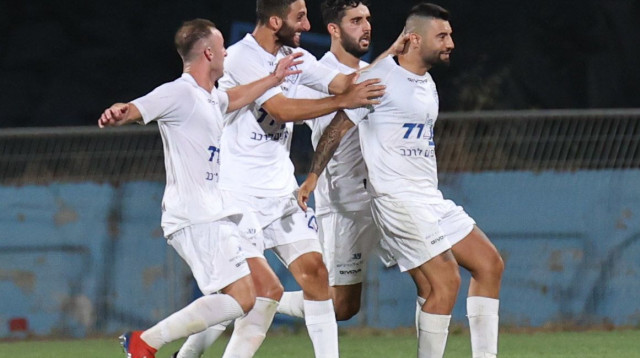 שחקני מכבי יפו חוגגים (צילום: דני מרון)