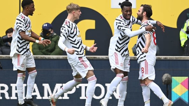 שחקני מנצ'סטר יונייטד חוגגים (צילום: ANDY RAIN/POOL/AFP via Getty Images)