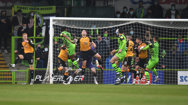 שחקני ניופורט קאונטי ופורסט גרין (צילום: Tony Marshall/Getty Images)