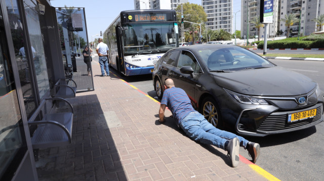 אזעקת צבע אדום באשקלון (צילום: מרק ישראל סלם)