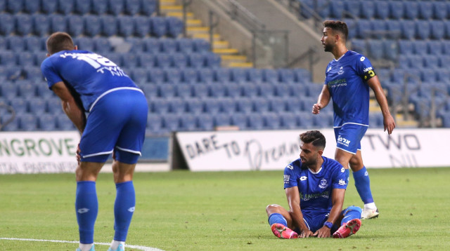 שחקני הפועל פתח תקווה מאוכזבים (צילום: קובי אליהו)