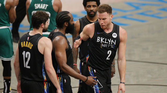 האריס, הארדן וגריפין חוגגים על בוסטון (צילום: Sarah Stier/Getty Images)