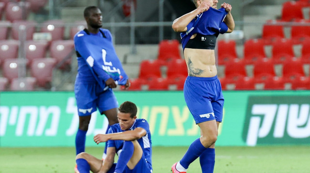 שחקני מכבי פתח תקווה (צילום: דני מרון)