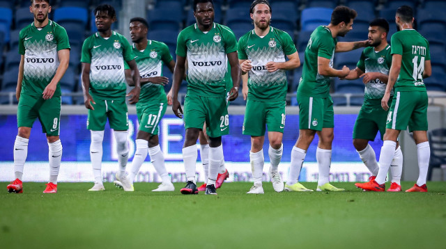 שחקני מכבי חיפה (צילום: מאור אלקסלסי)