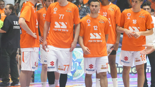 שחקני מכבי ראשון לציון (צילום: דני מרון‎)