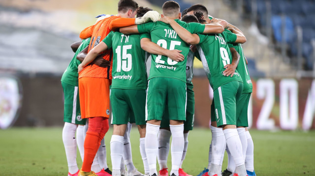 שחקני מכבי חיפה (צילום: מאור אלקסלסי)