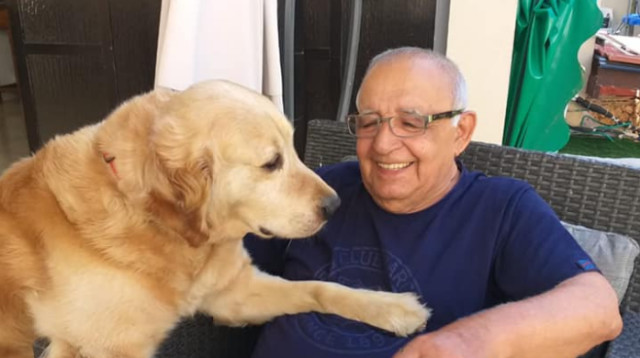 בנימין יעקב והכלב סטיצ' (צילום: דוברות איכילוב)